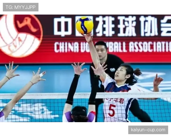 李诗沣训练完直接啃鸡腿，这自律人设是不是有点绷不住了？